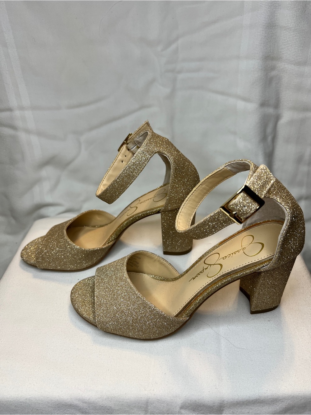 EUC Jessica Simpson Sherron Sandals. Glittery Gold. Block heel. Women’s size 6